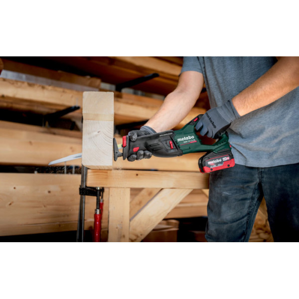 Акумуляторна шабельна пила Metabo SSEP 18 LT BL у Metabox без акб і з/п