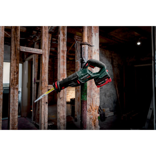 Акумуляторна шабельна пила Metabo SSEP 18 LT BL у Metabox без акб і з/п
