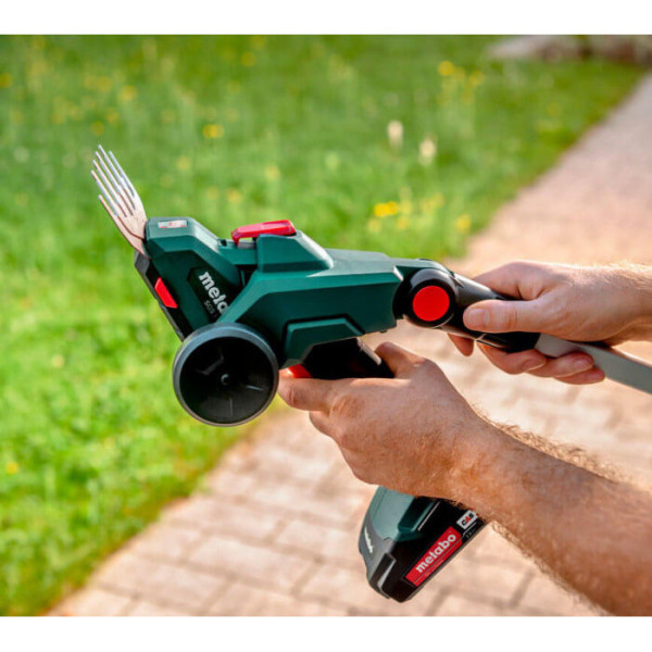 Акумуляторні ножиці для трави та кущів Metabo SGS 18 LTX Q з акб Li-Power 18V 2Ah і з/п SC 30