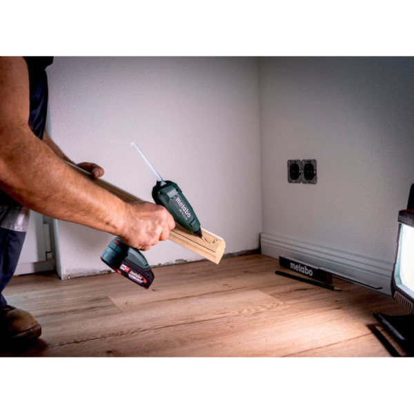 Акумуляторний клейовий пістолет Metabo HK 18 LTX 20, без акб, з 5 стрижнями в MetaBOX 145