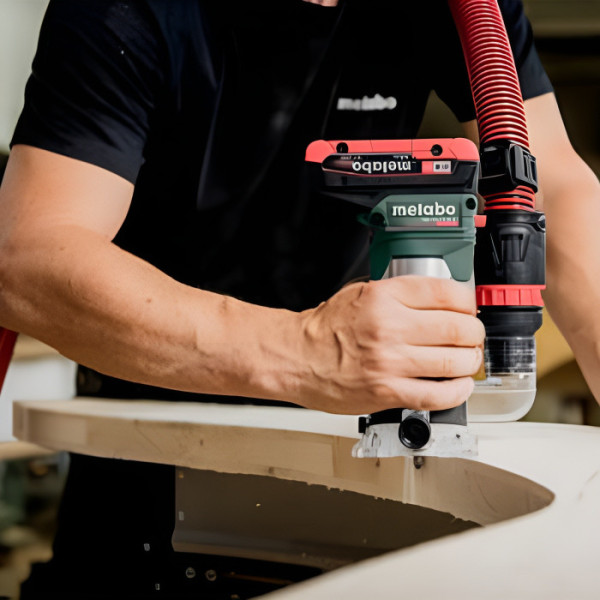 Акумуляторний кромочний фрезер Metabo FMV 18 LTX BL 8, с 2 акб LiHD 18V 4Ah и з/у ASC 55, в кейсі metaBOX 145 L